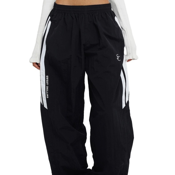 Sweet Chilling Contrast Color Striped Sweatpants Size S - Picture 1 of 12
